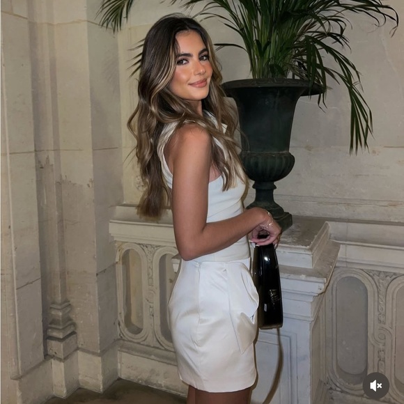 NWT ZARA 🎄SATIN MINI SKIRT SIZE XS and S
🚨 FINAL PRICE NO OFFER ACCEPT - Picture 16 of 16